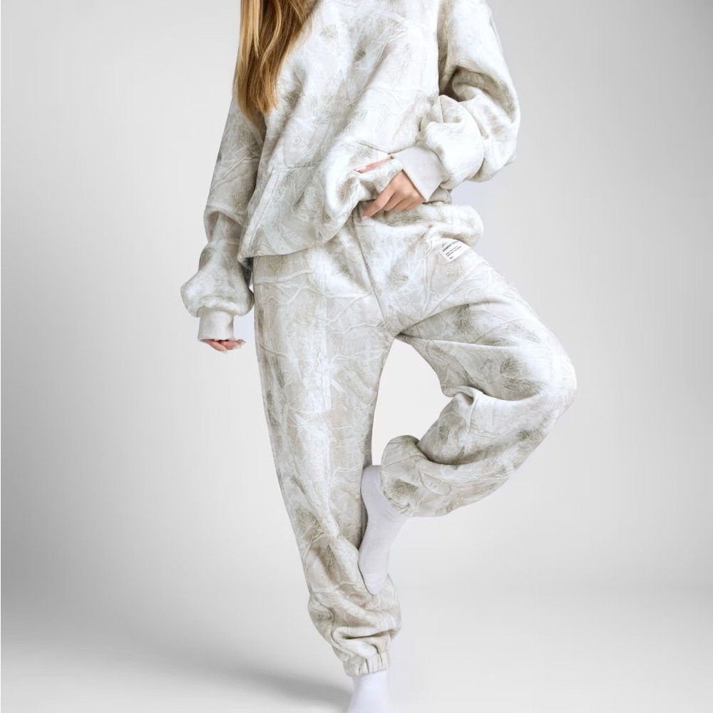 Women's COMFRT Cream Joggers in Silver Birch